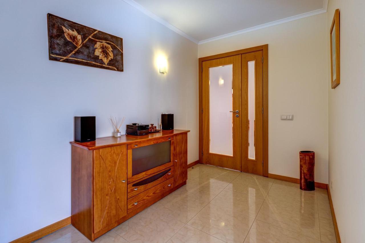Two Bedroom Apartment With Rooftop Pool In Алвор Екстер'єр фото