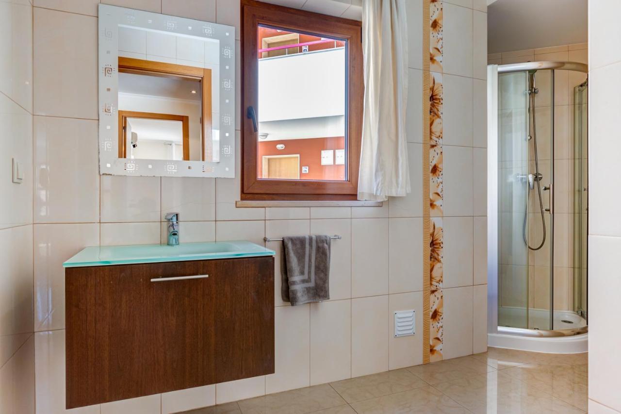 Two Bedroom Apartment With Rooftop Pool In Алвор Екстер'єр фото