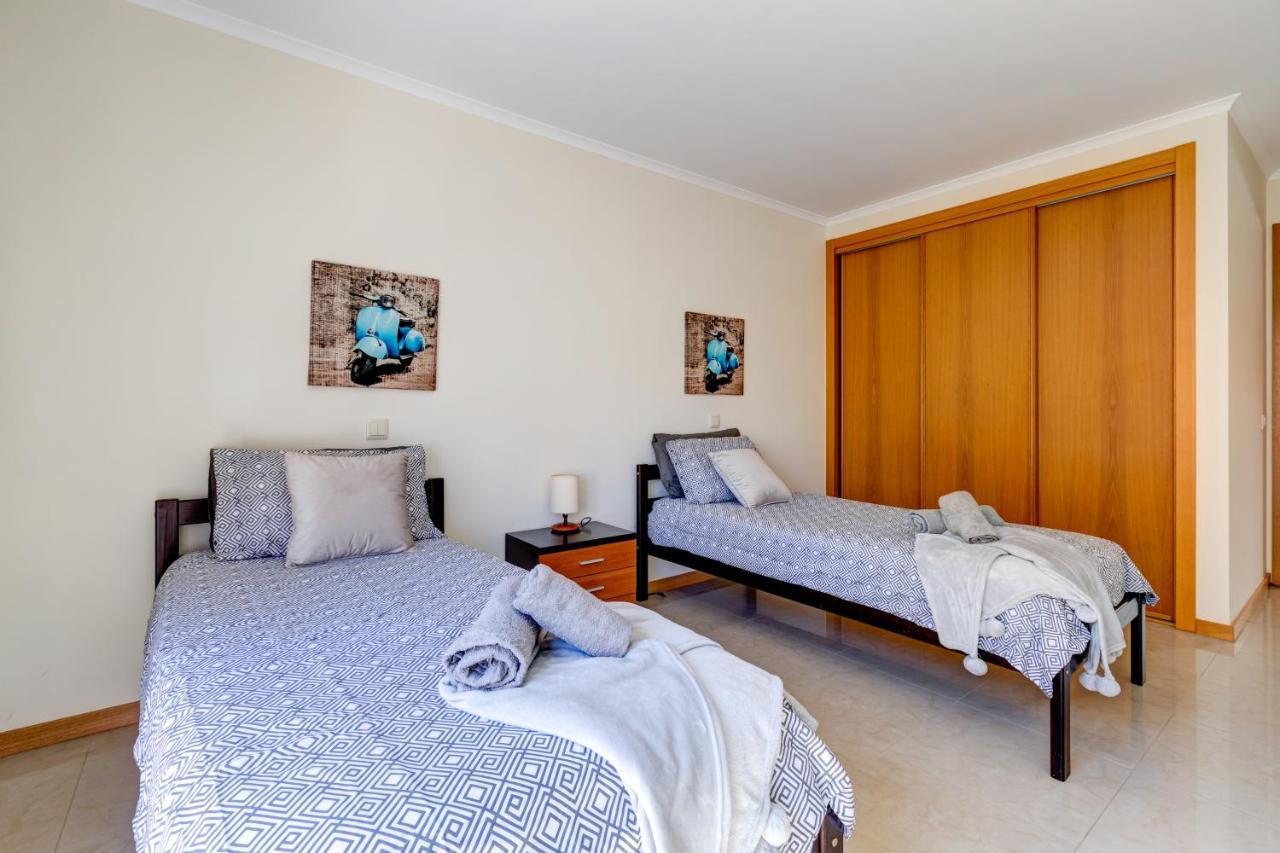 Two Bedroom Apartment With Rooftop Pool In Алвор Екстер'єр фото